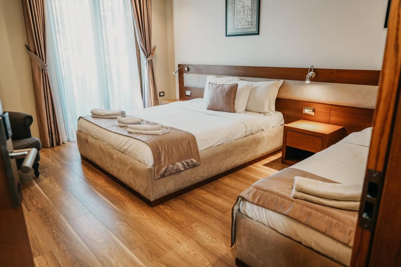 Center Hotel Гірокастра Екстер'єр фото