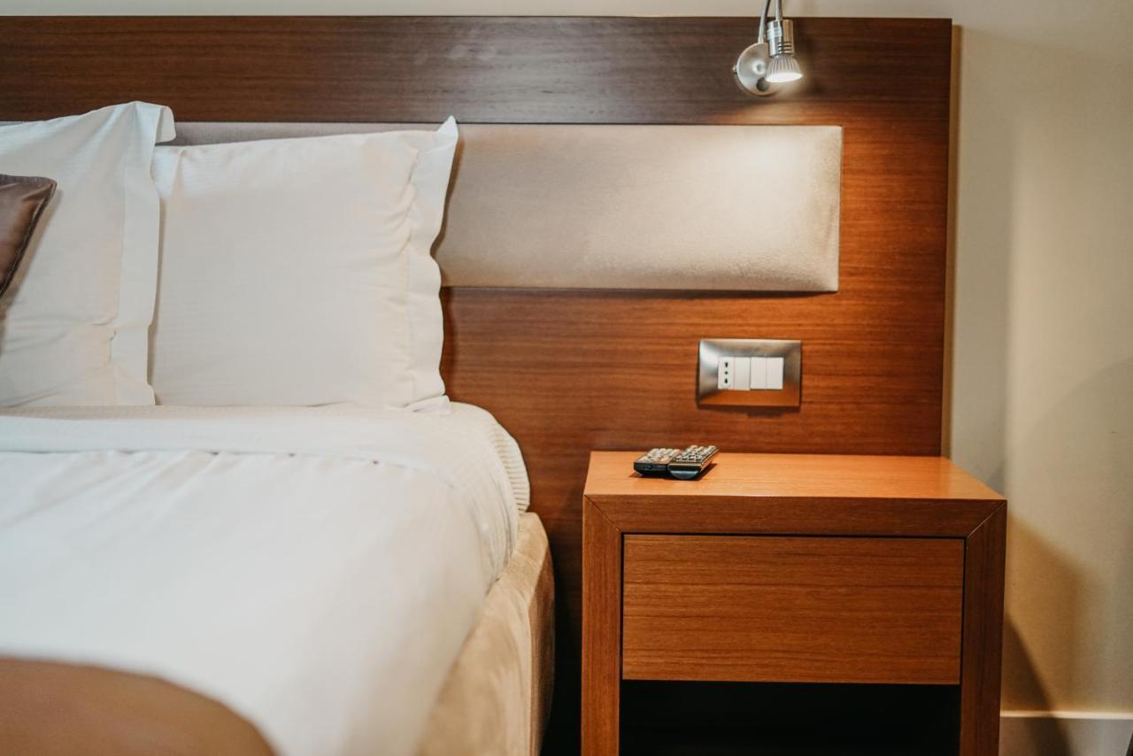 Center Hotel Гірокастра Екстер'єр фото