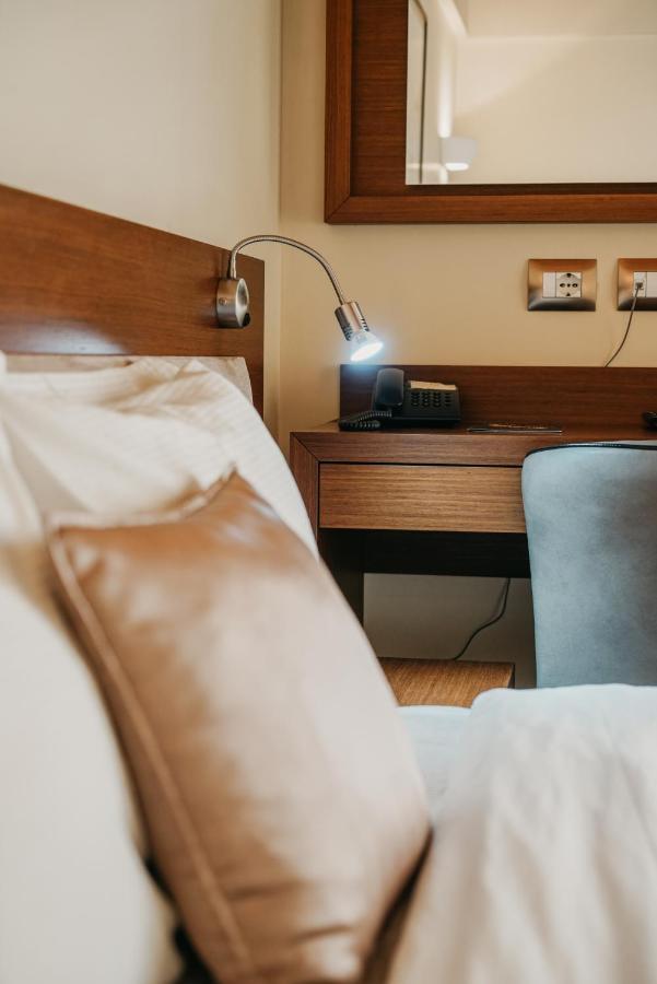 Center Hotel Гірокастра Екстер'єр фото
