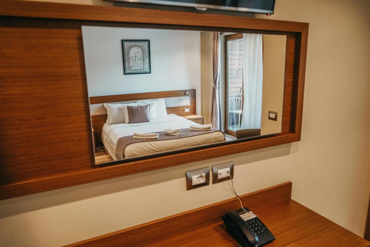 Center Hotel Гірокастра Екстер'єр фото