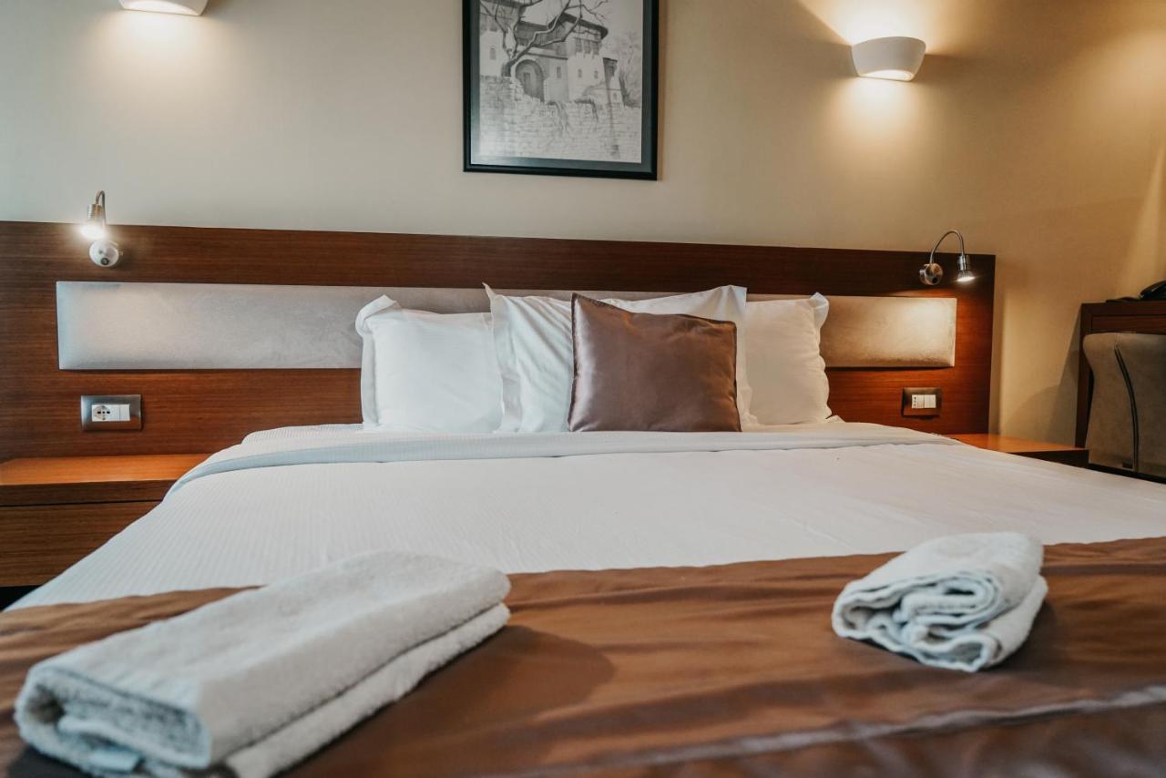 Center Hotel Гірокастра Екстер'єр фото