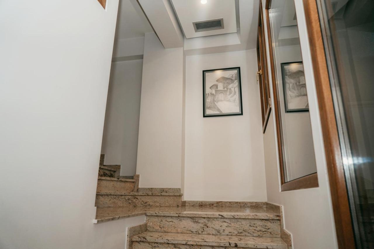 Center Hotel Гірокастра Екстер'єр фото