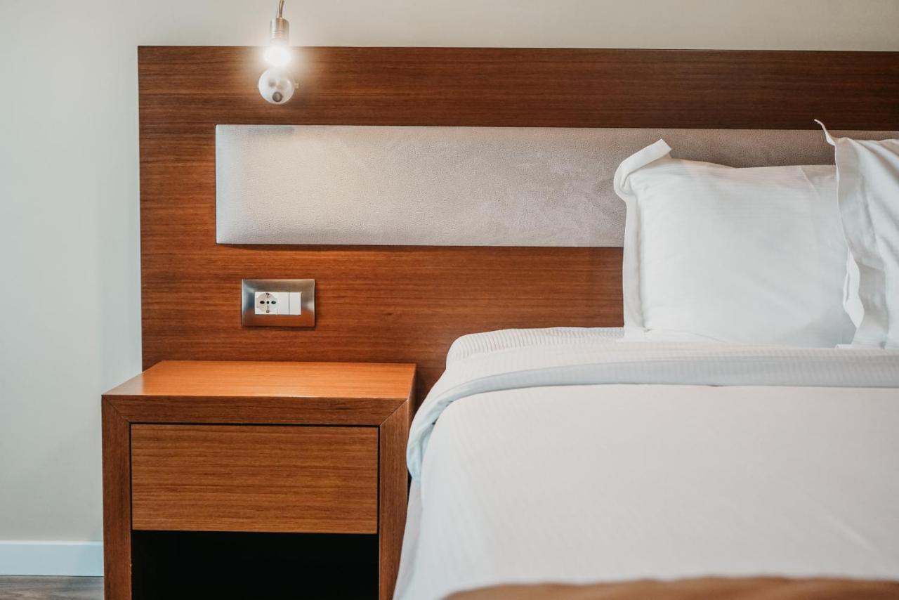 Center Hotel Гірокастра Екстер'єр фото