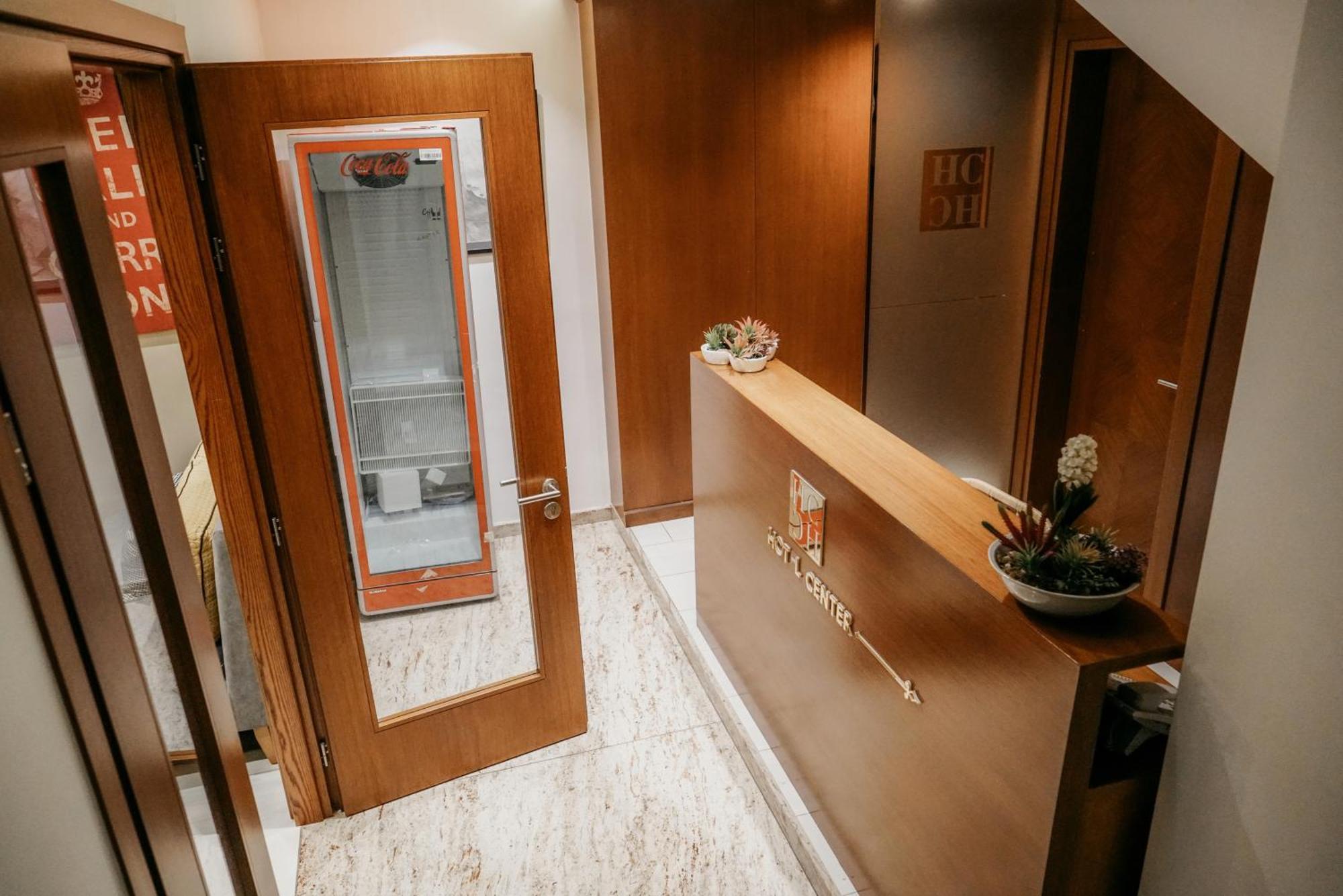 Center Hotel Гірокастра Екстер'єр фото