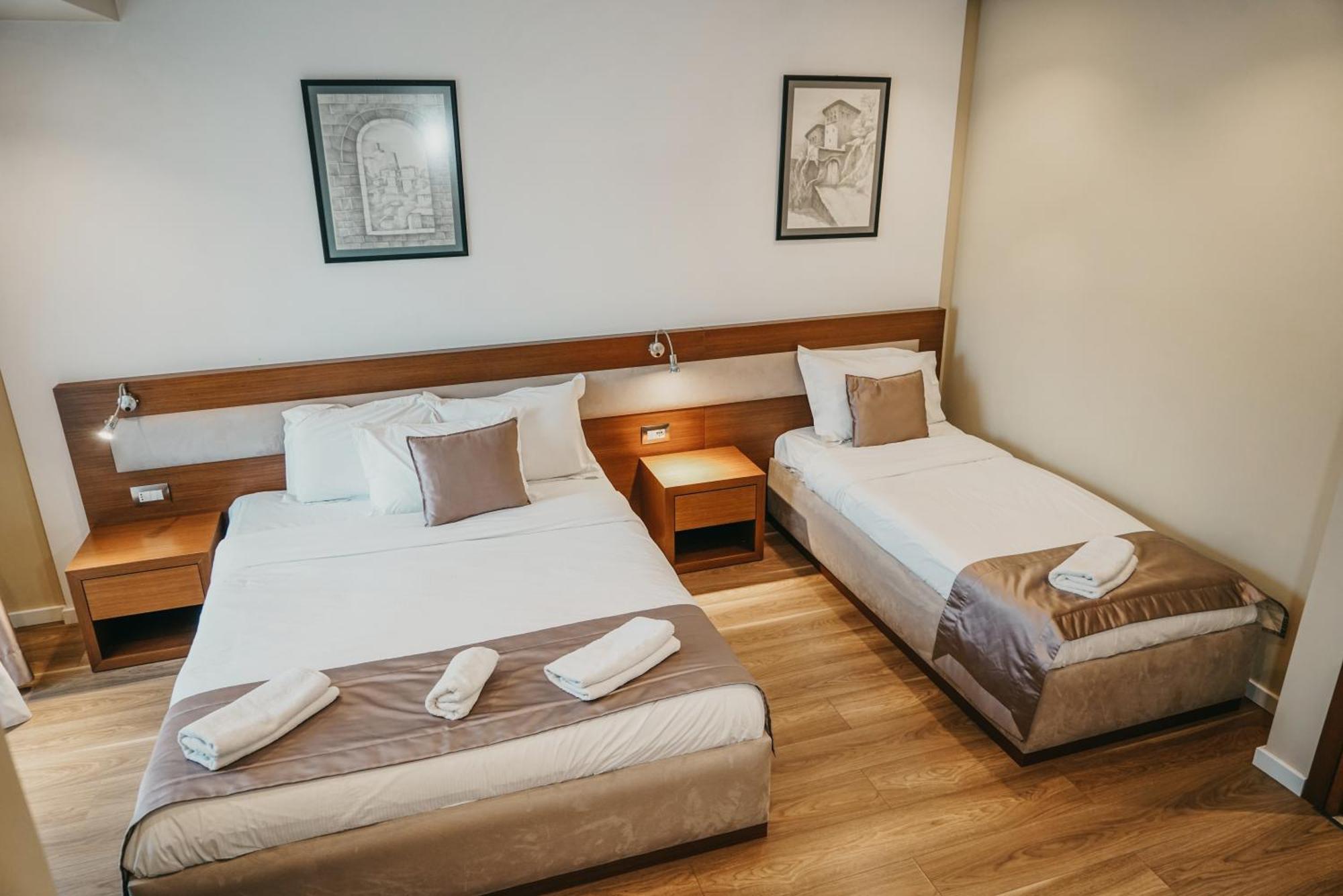 Center Hotel Гірокастра Екстер'єр фото